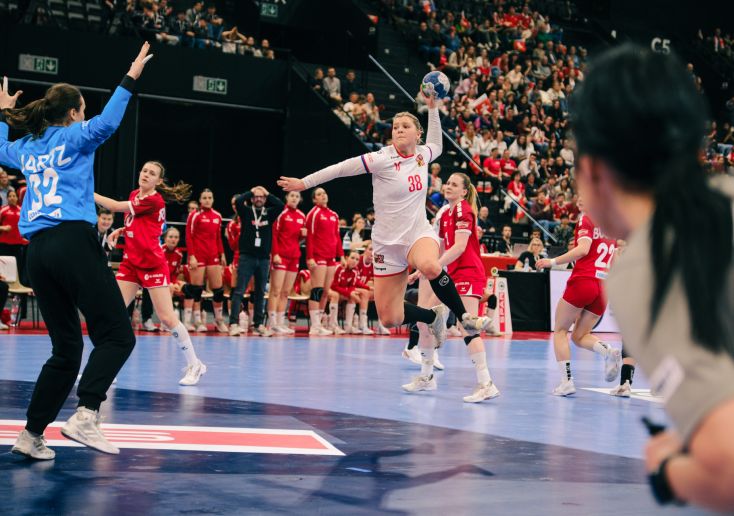 Házenkářky v Brně dominovaly a po druhém skalpu Švýcarek slaví postup na MS