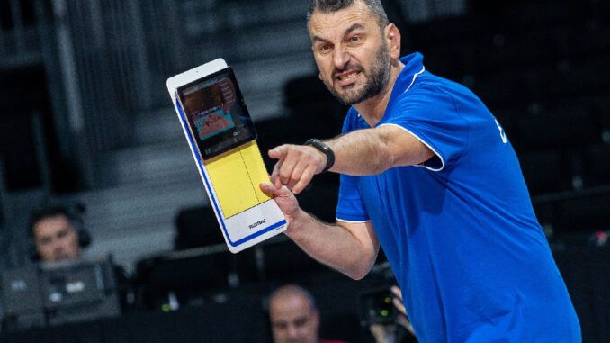 Řecký kouč Giannis Athanasopoulos pomáhá už 4 roky českému volejbalu stoupat v mezinárodních žebříčcích a lámat historické výsledky