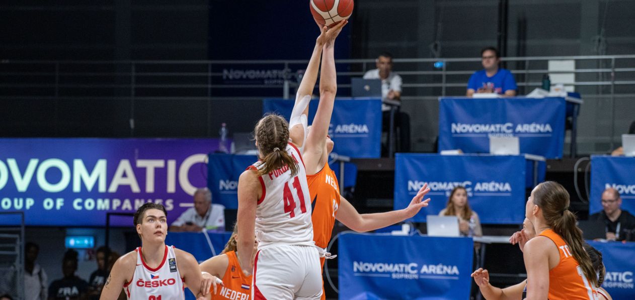 Tohle už je příliš kruté. Osud nás zkouší, smutnila trenérka českých basketbalistek