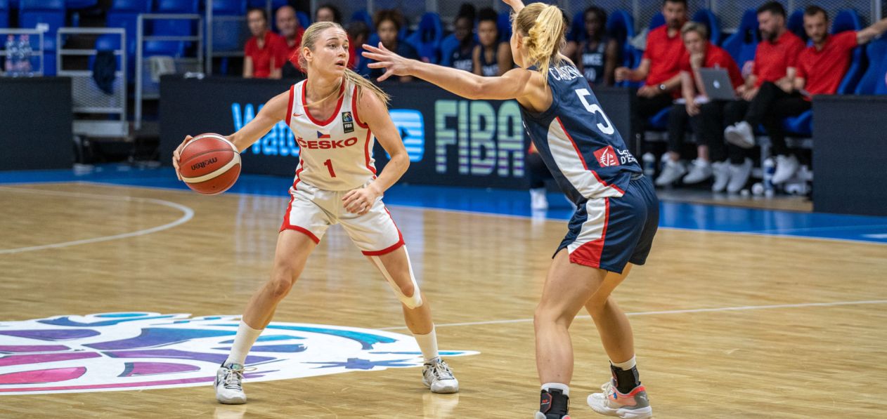 Z velkého EuroBasketu na malý svět. Prostor v áčku mi prospěl, cítí pivotka Čechová